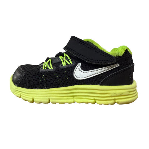 Nike | Black & Green Sneakers | 4 Infant